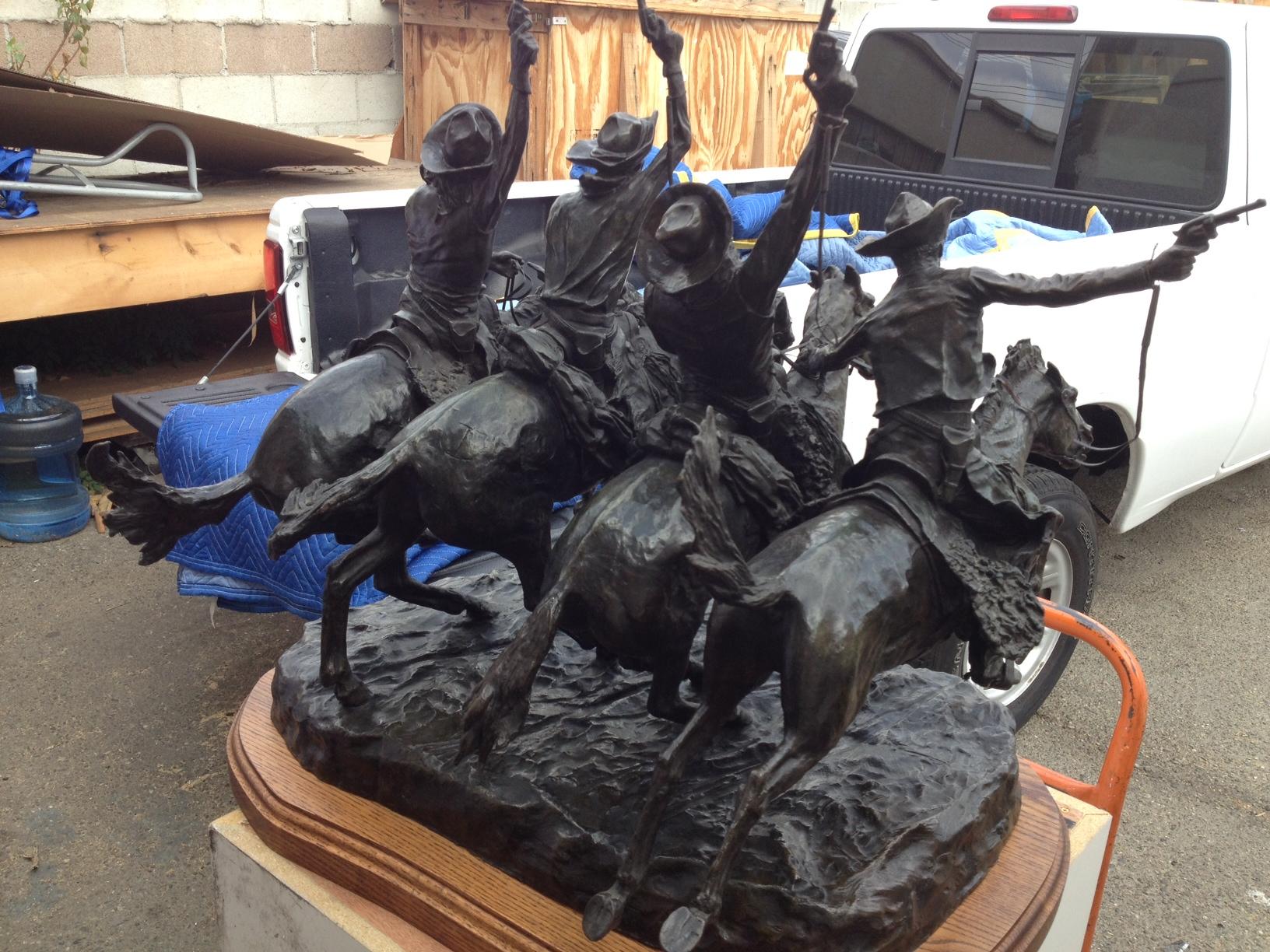 <a href="/image/image-galleries/shipping-frederic-remington-bronze/picking-remington-bronze">picking up  a Remington bronze</a>