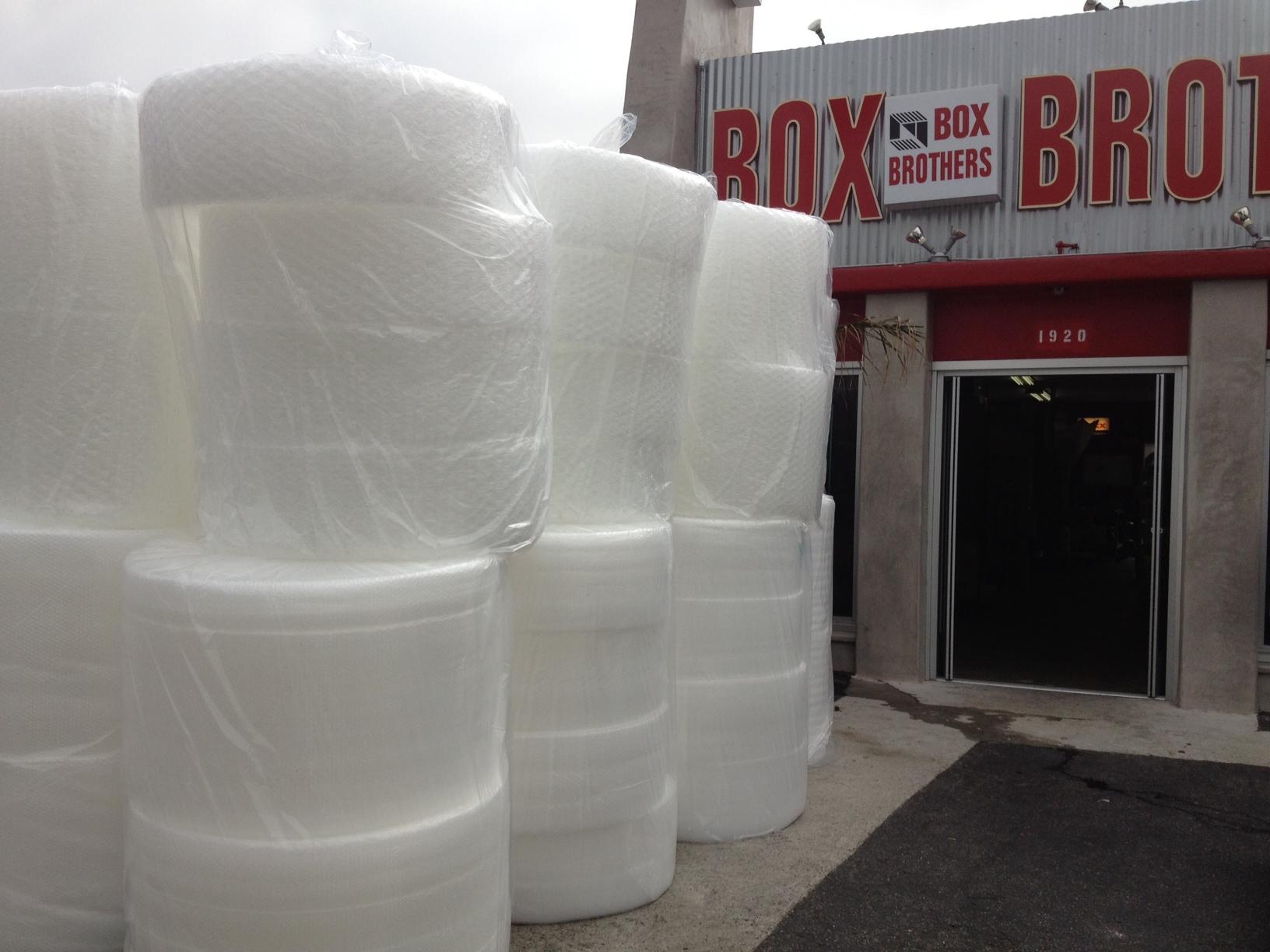 <a href="/image/image-galleries/weeks-supply-air-bubble-wrapping/air-bubble-wrapping-door">Bubble wrap at the door</a>